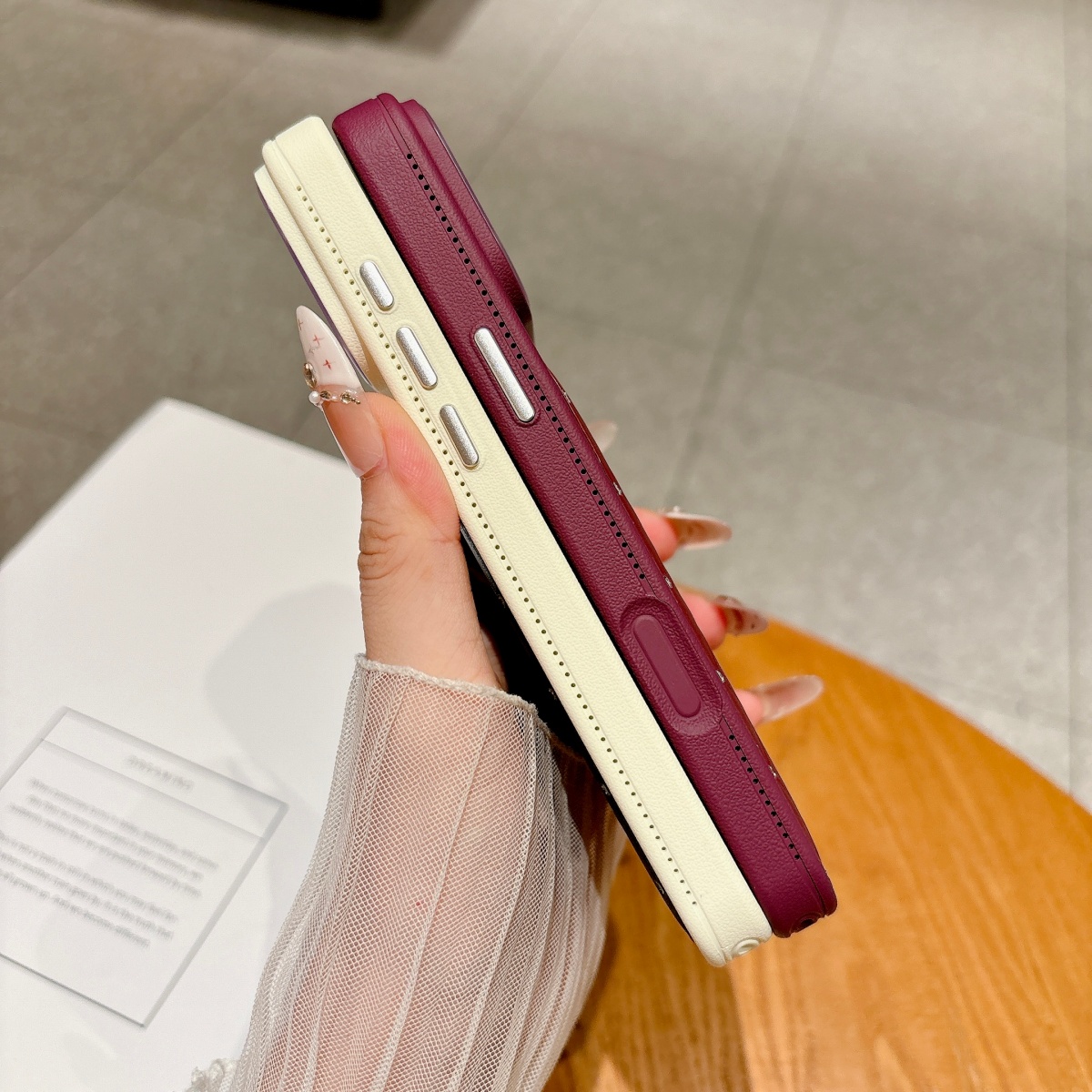 Luksusowe, błyszczące etui na  – Camera Leather Case recenzja i cena